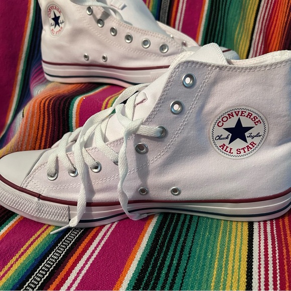 Chuck Taylor All Star Canvas
UNISEX HIGH TOP - Picture 2 of 8
